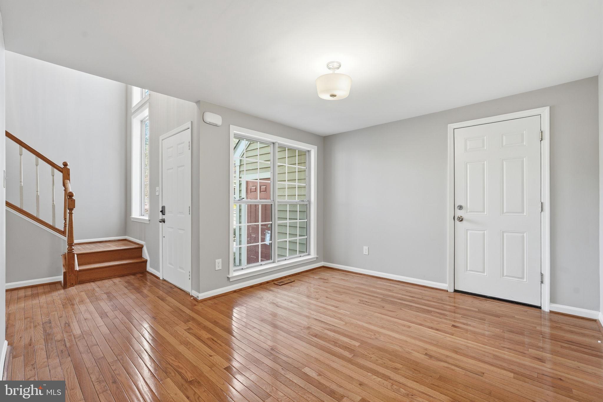 11719 Arbor Glen Way Reston, VA 20194 - Photo 3 of 25