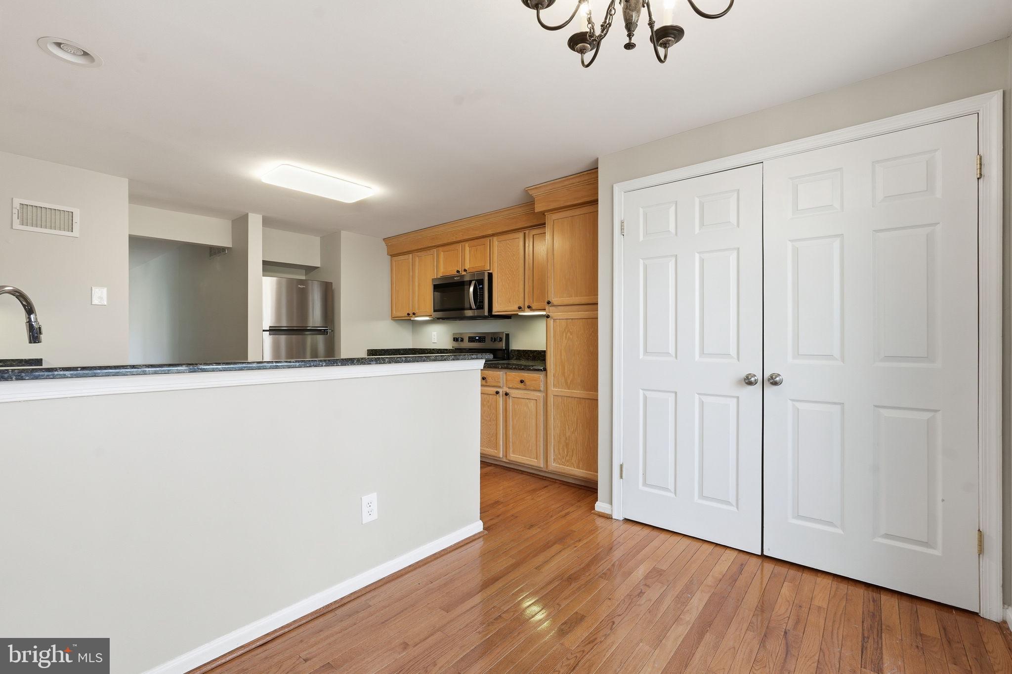 11719 Arbor Glen Way Reston, VA 20194 - Photo 5 of 25