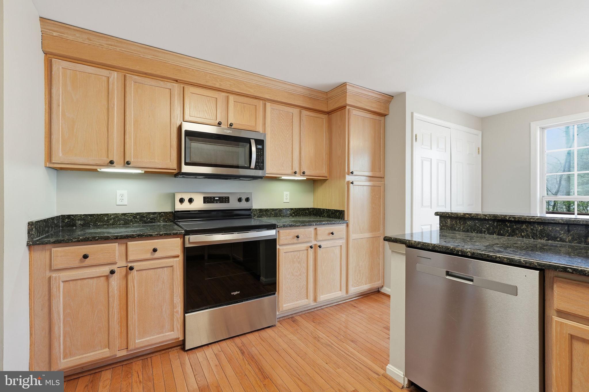 11719 Arbor Glen Way Reston, VA 20194 - Photo 7 of 25