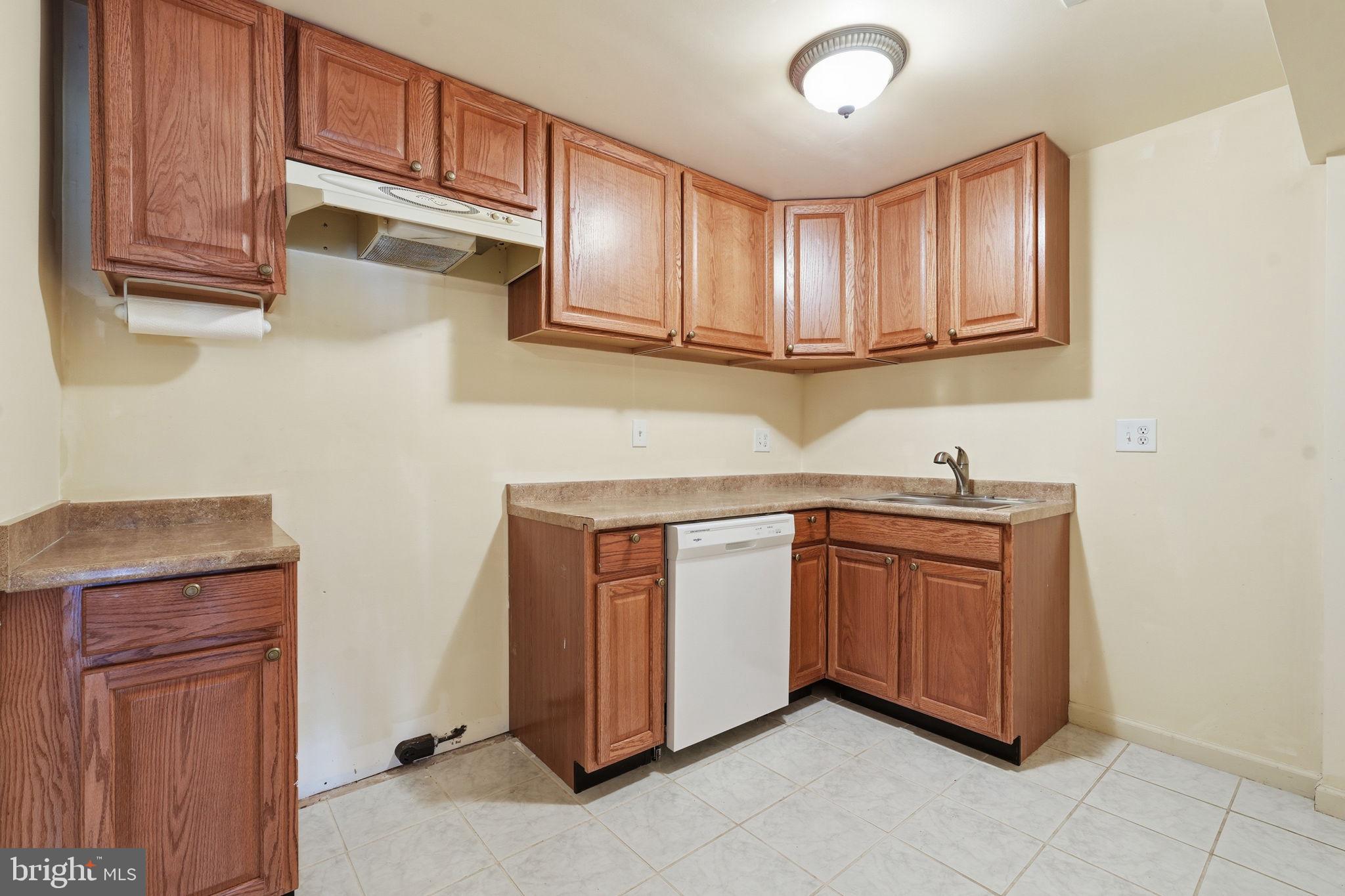 11719 Arbor Glen Way Reston, VA 20194 - Photo 8 of 25