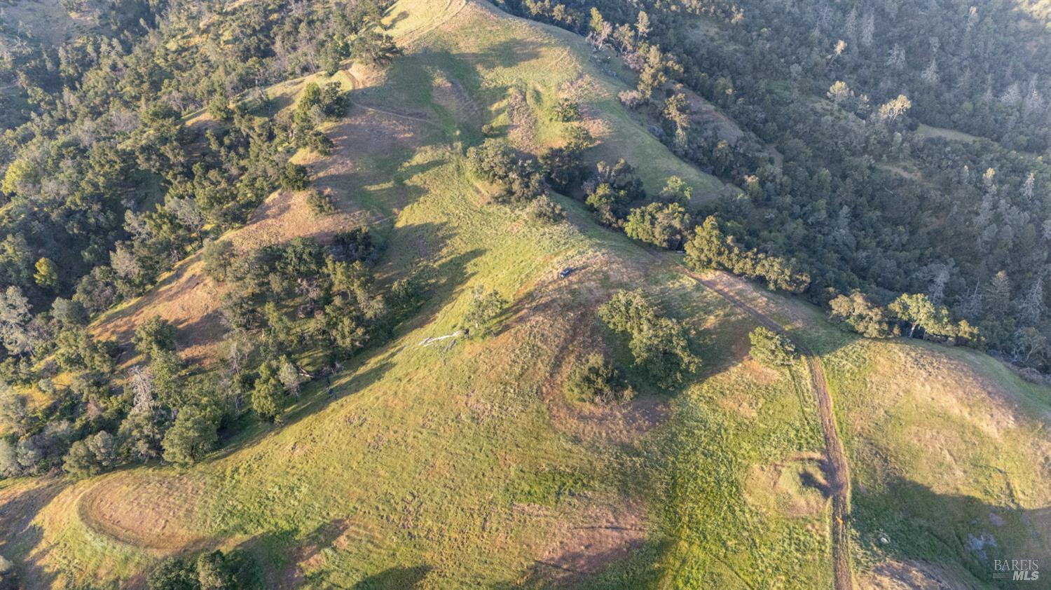 21350 River Road Geyserville, CA 95441 - Photo 9 of 15 a bathroom with a bathtub