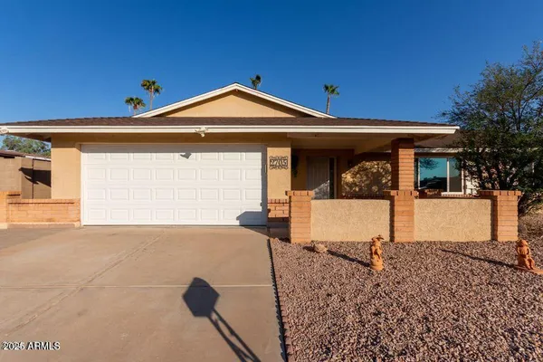$2,900 | 2705 West Summit Place, Chandler, AZ 85224