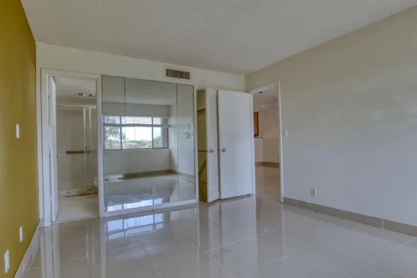 $2,000 | 4471 Luxemburg Court, Unit 301, Lake Worth, FL 33467