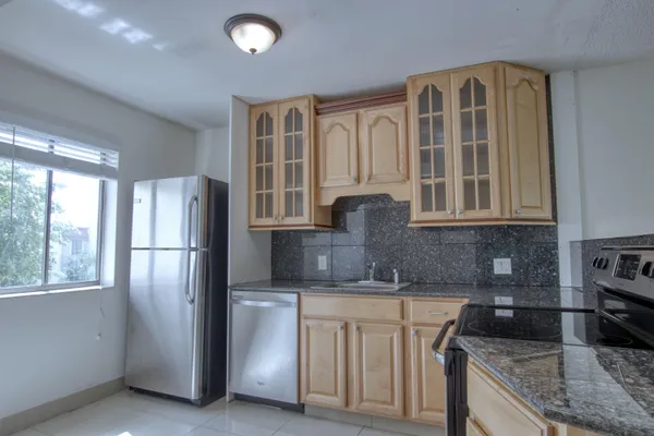 $2,000 | 4471 Luxemburg Court, Unit 301, Lake Worth, FL 33467