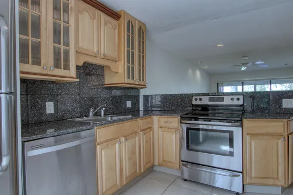 $2,000 | 4471 Luxemburg Court, Unit 301, Lake Worth, FL 33467