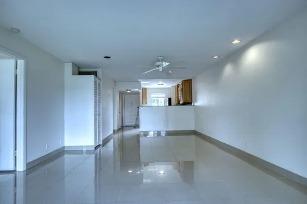 $2,000 | 4471 Luxemburg Court, Unit 301, Lake Worth, FL 33467