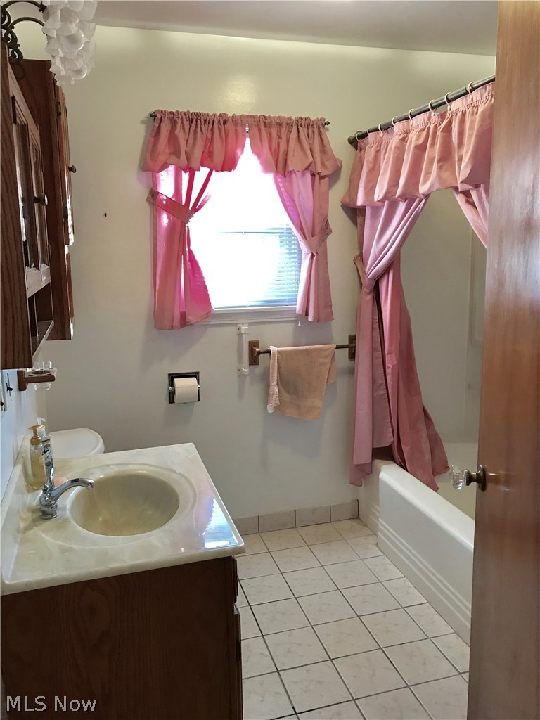 6784 Chestnut-Ridge Road Hubbard, OH 44425 - Photo 18 of 29 Gallery Image 18
