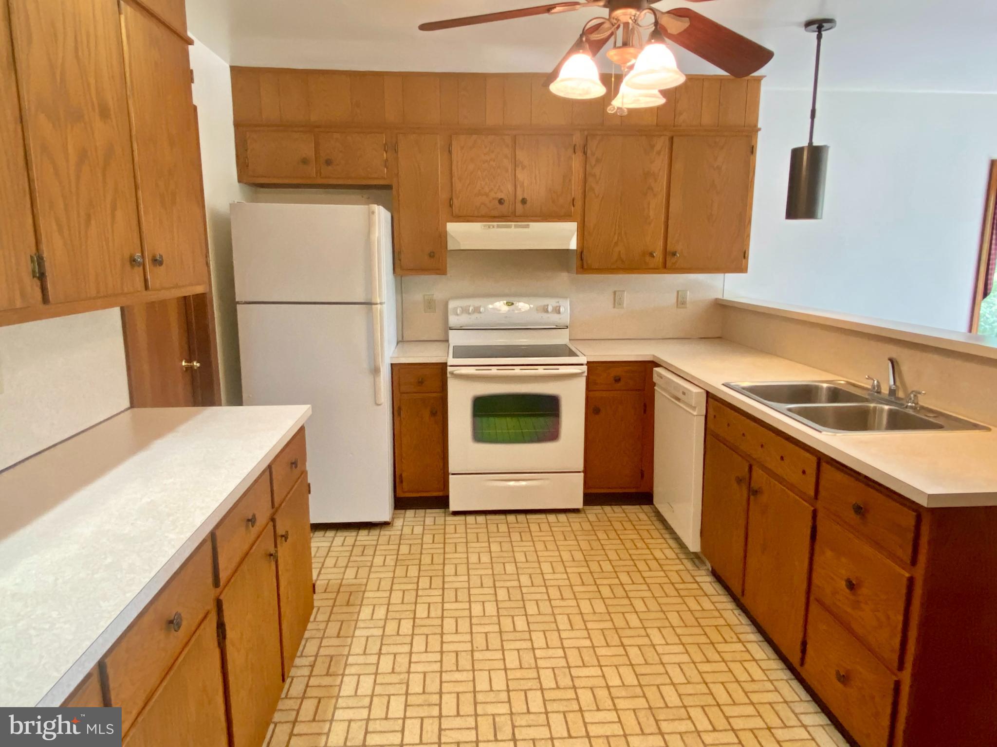 191 Specht Road Pottstown, PA 19464 - Photo 20 of 41 Kitchen