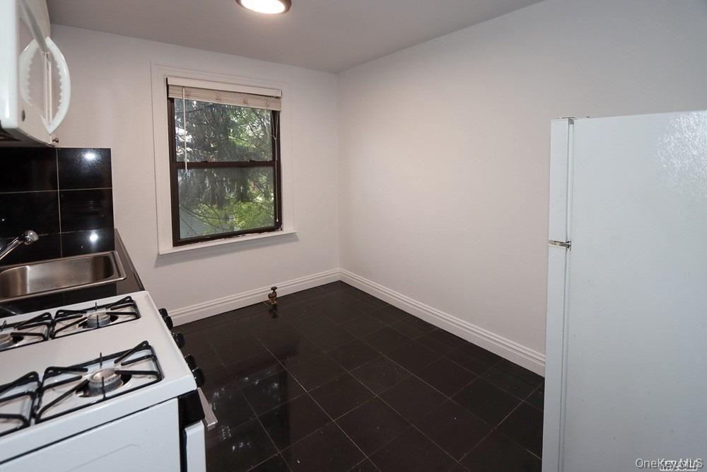 14 Beach Road, Unit 3A Great Neck, NY 11023 - Photo 12 of 14