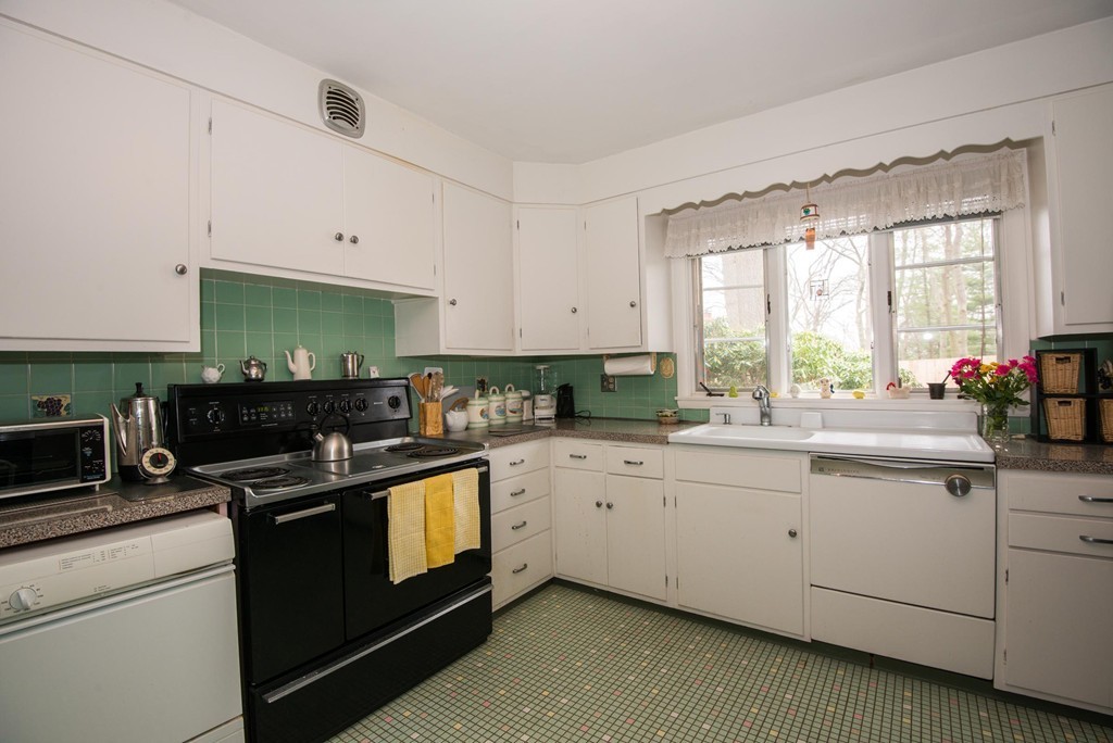 11 Pine Hill Road Swampscott, MA 01907 - Photo 13 of 30 Gallery Image 13