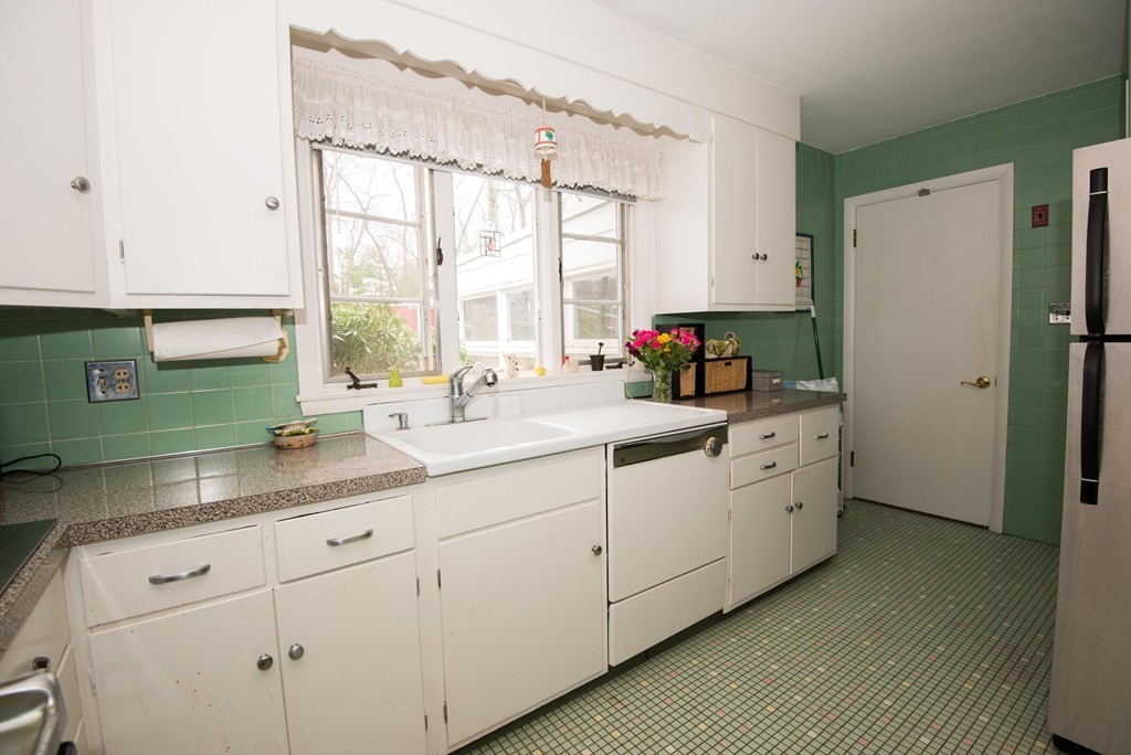 11 Pine Hill Road Swampscott, MA 01907 - Photo 16 of 30 Gallery Image 16
