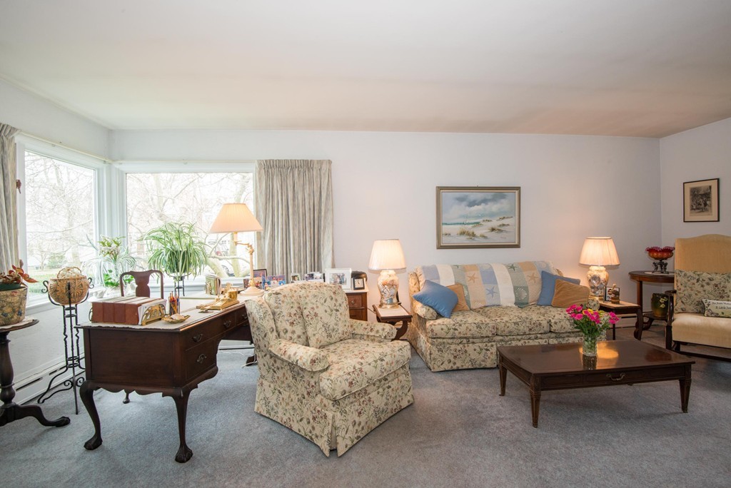11 Pine Hill Road Swampscott, MA 01907 - Photo 8 of 30 Gallery Image 8