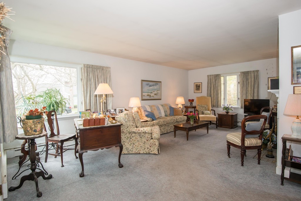 11 Pine Hill Road Swampscott, MA 01907 - Photo 9 of 30 Gallery Image 9