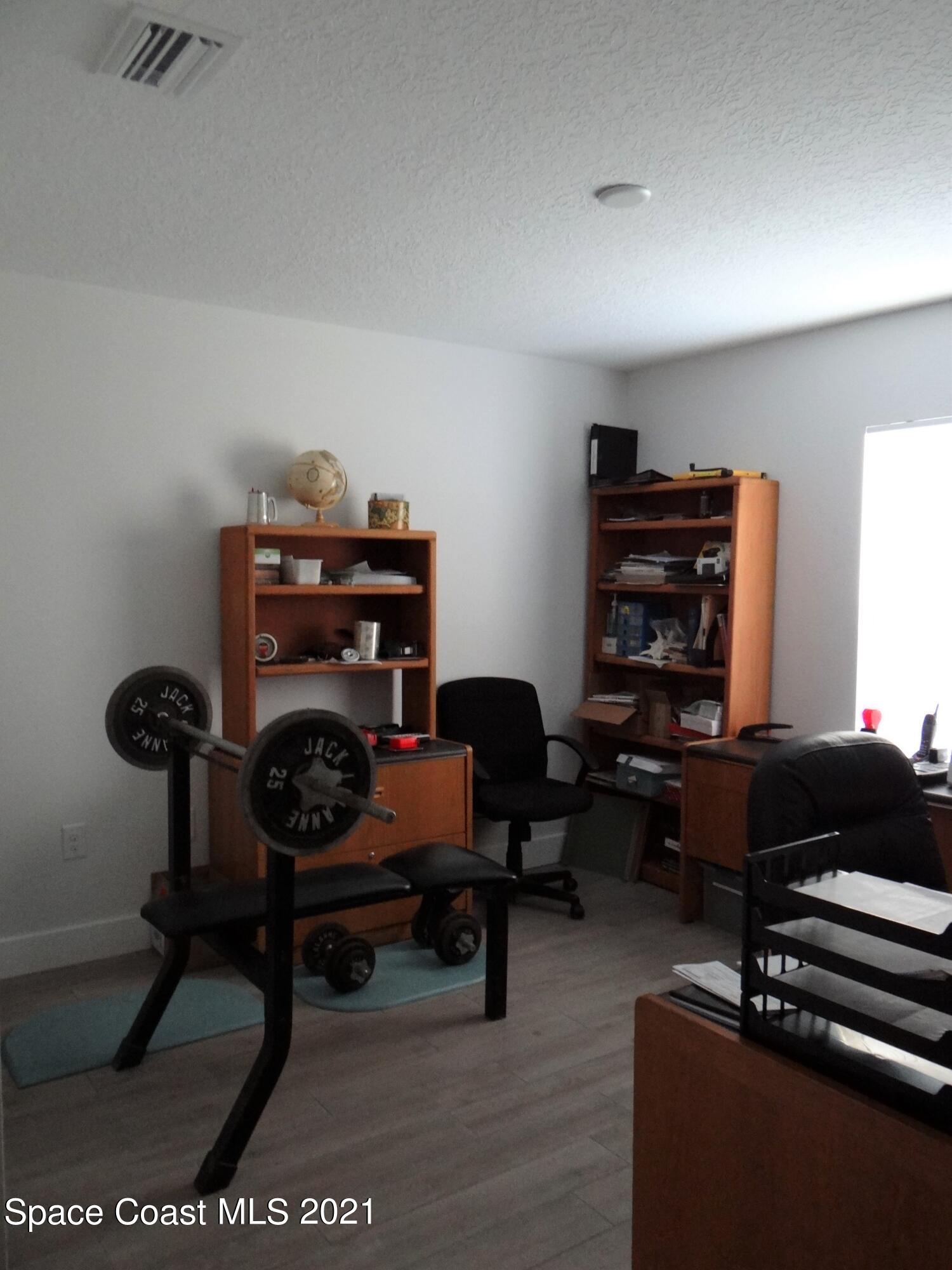2725 Digby Road Southeast Palm Bay, FL 32909 - Photo 20 of 33 a living room with furniture
