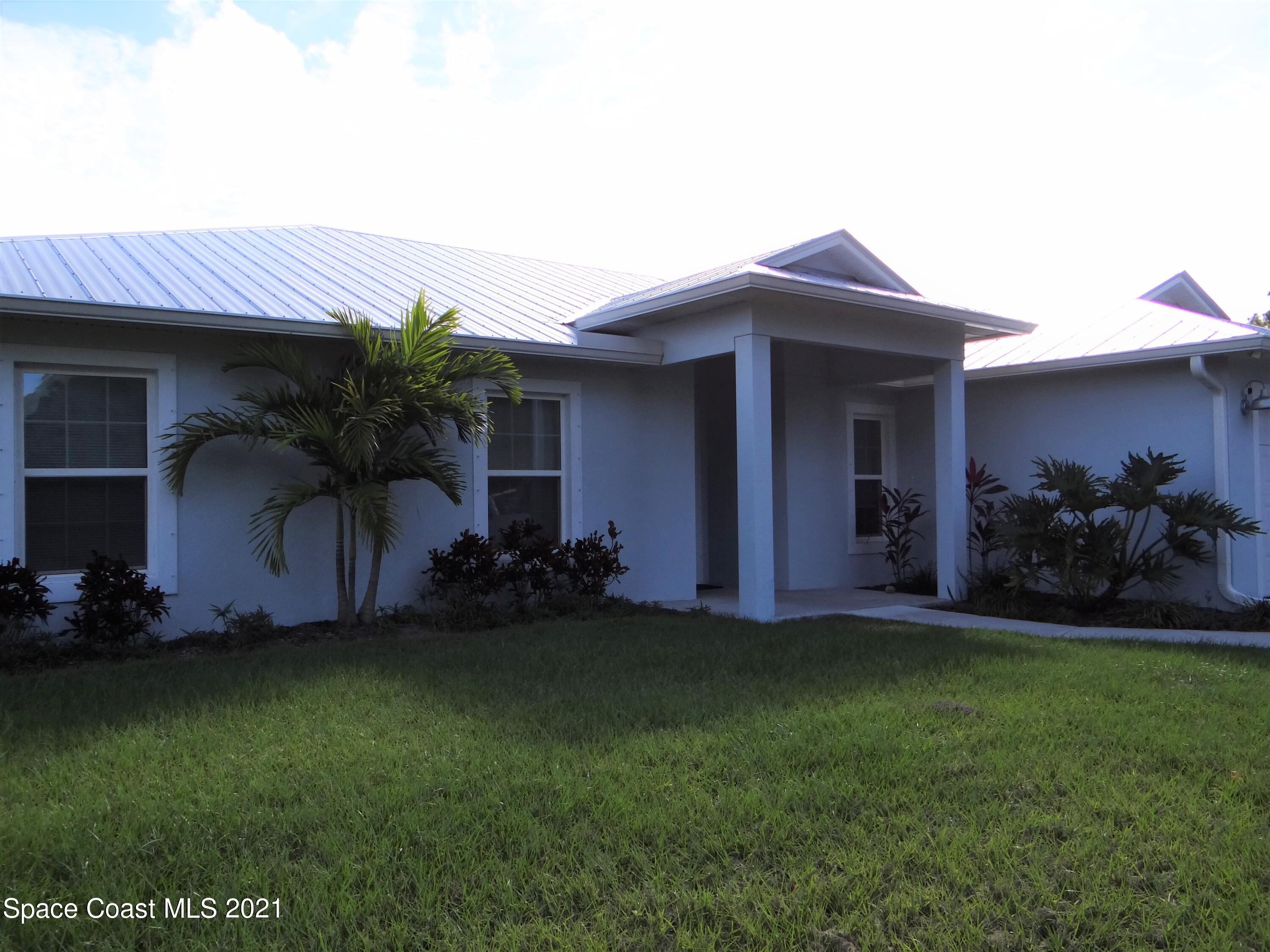 2725 Digby Road Southeast Palm Bay, FL 32909 - Photo 3 of 33 a view of front of a house with a yard