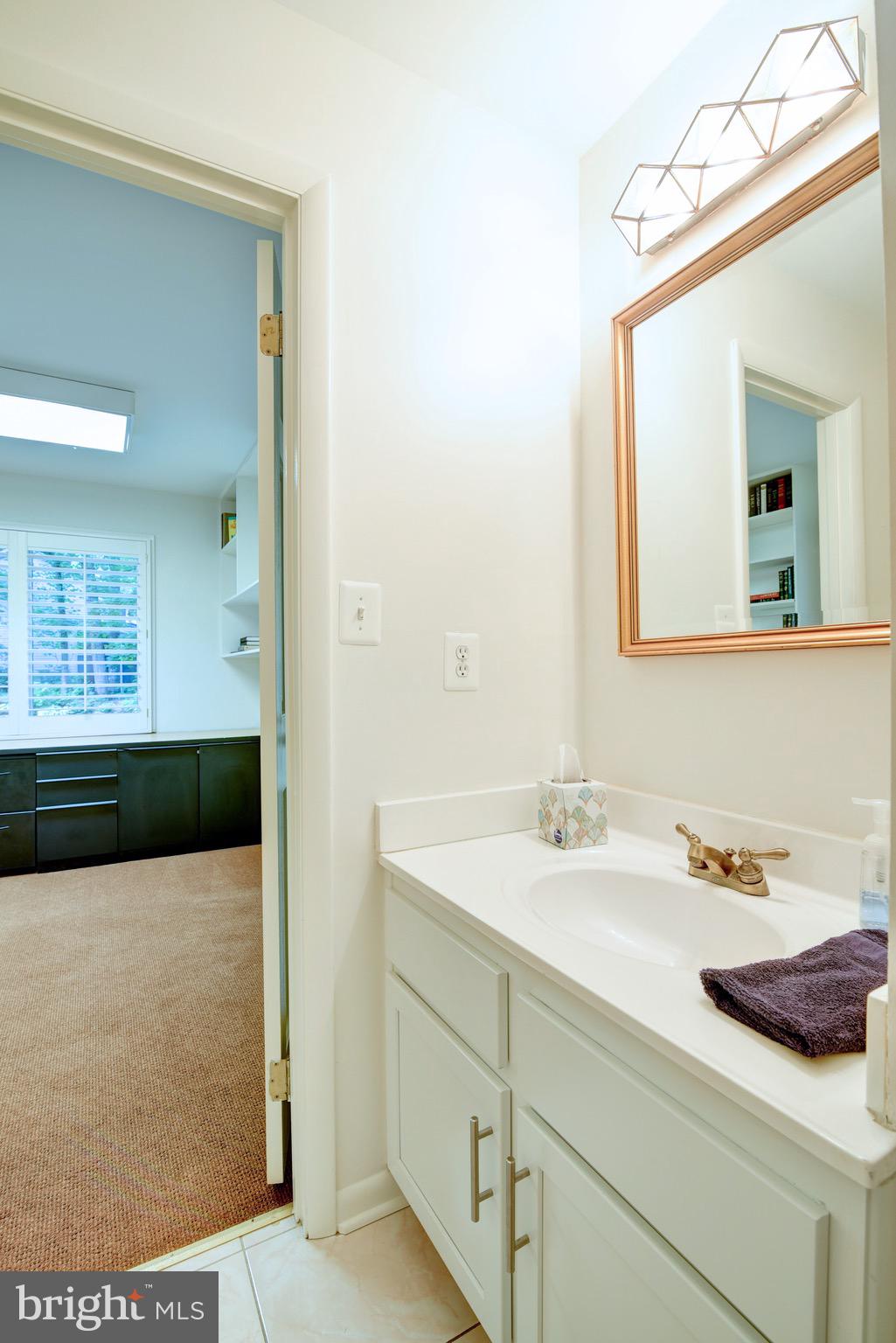 2001 Halyard Lane Reston, VA 20191 - Photo 35 of 37 Powder Room