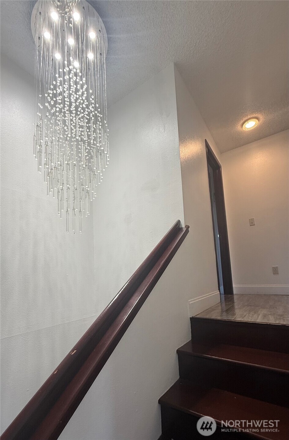 1017 Ballentine Street Raymond, WA 98577 - Photo 15 of 33 a view of entryway