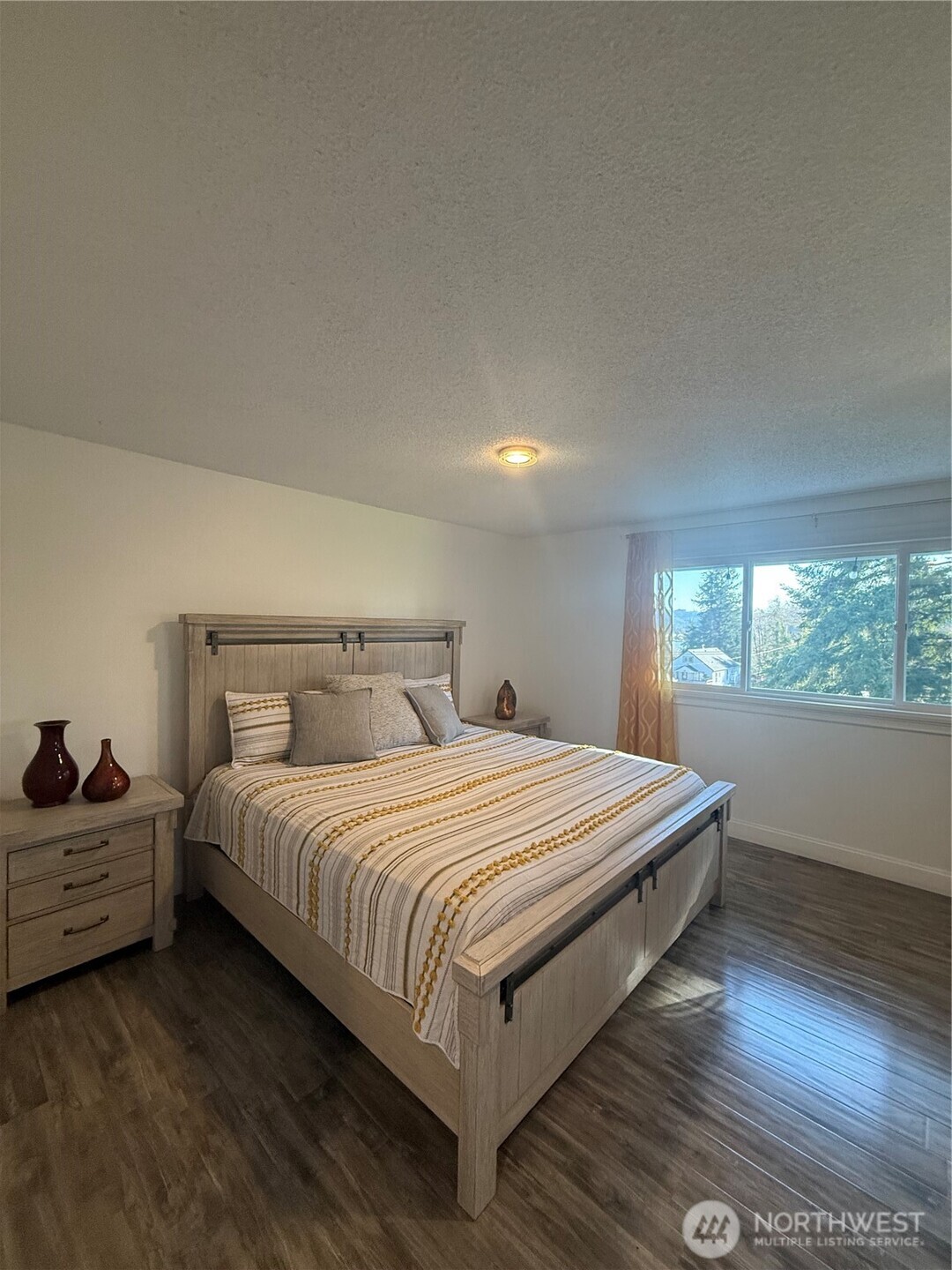 1017 Ballentine Street Raymond, WA 98577 - Photo 16 of 33 a bedroom with bed and window