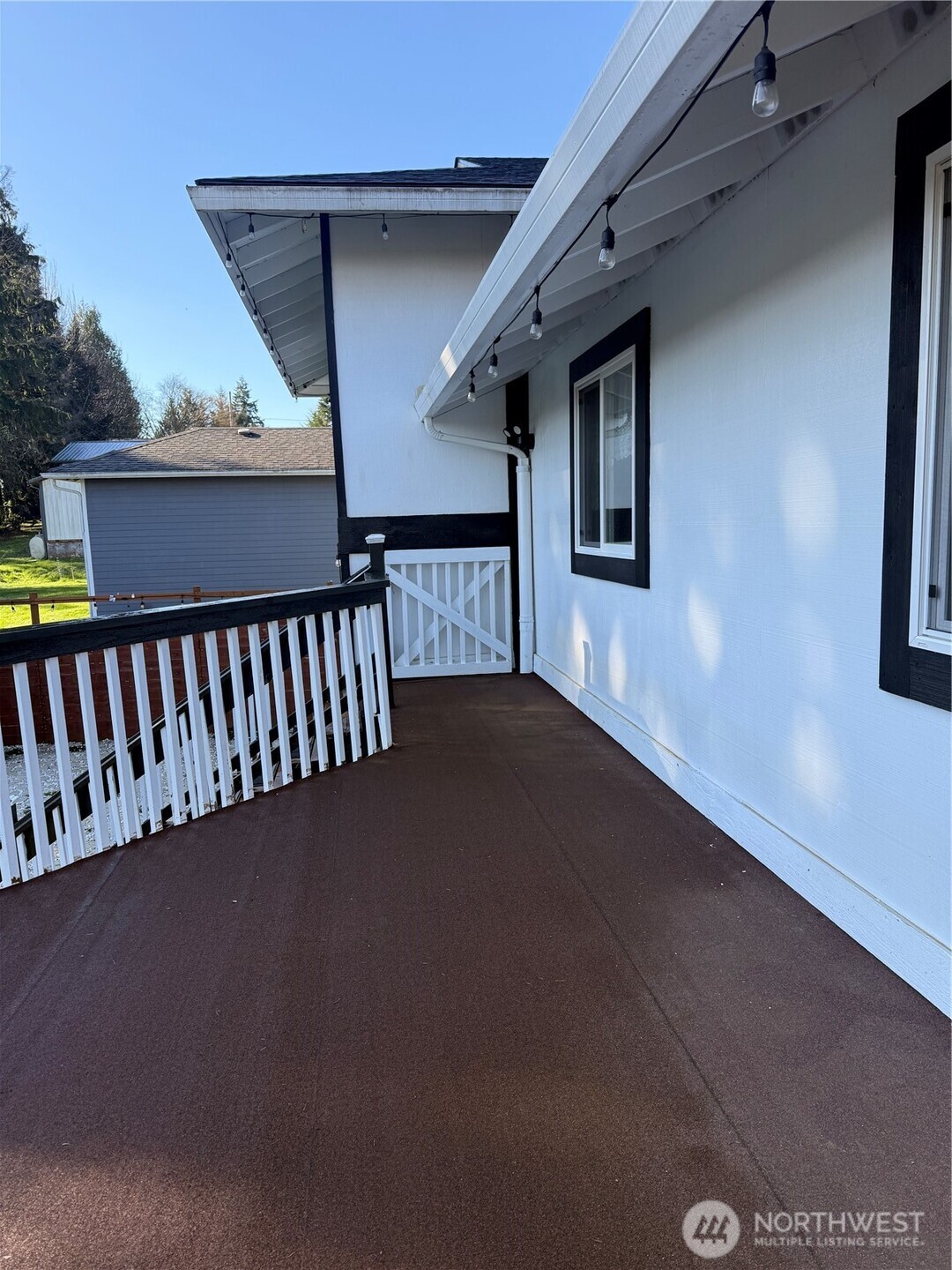 1017 Ballentine Street Raymond, WA 98577 - Photo 25 of 33 a view of balcony with furniture