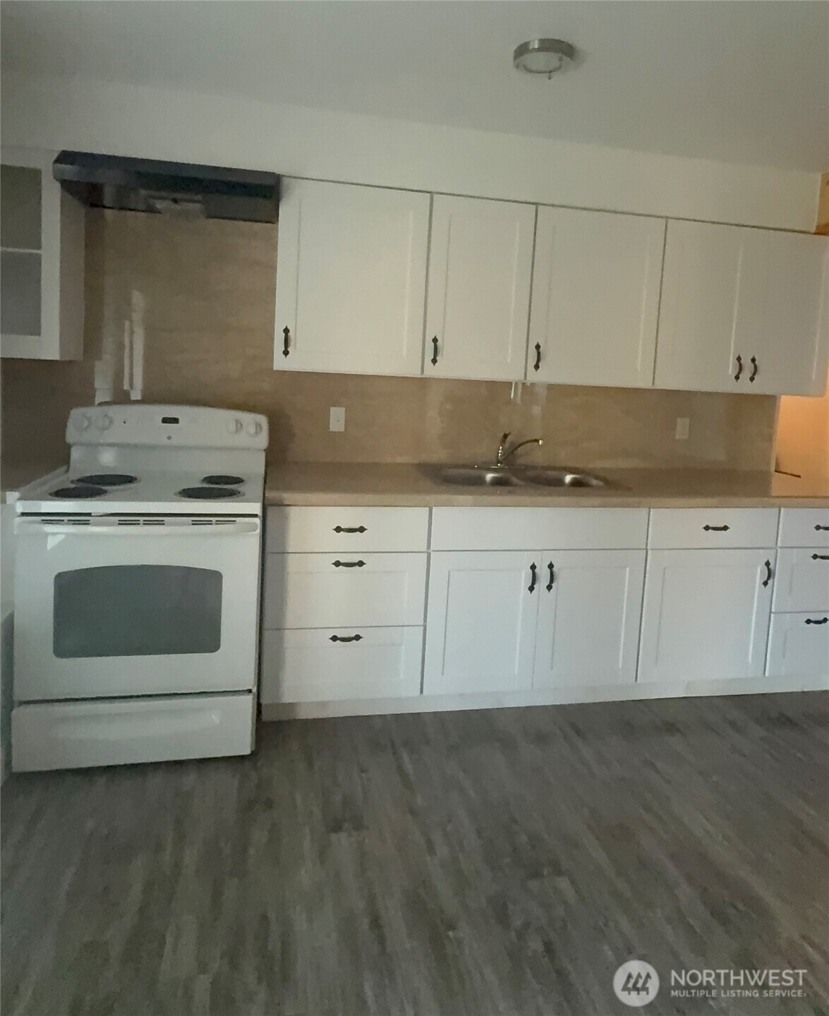1017 Ballentine Street Raymond, WA 98577 - Photo 29 of 33 a kitchen with granite countertop white cabinets and white appliances