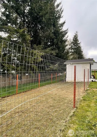 a view of a house with backyard and deck