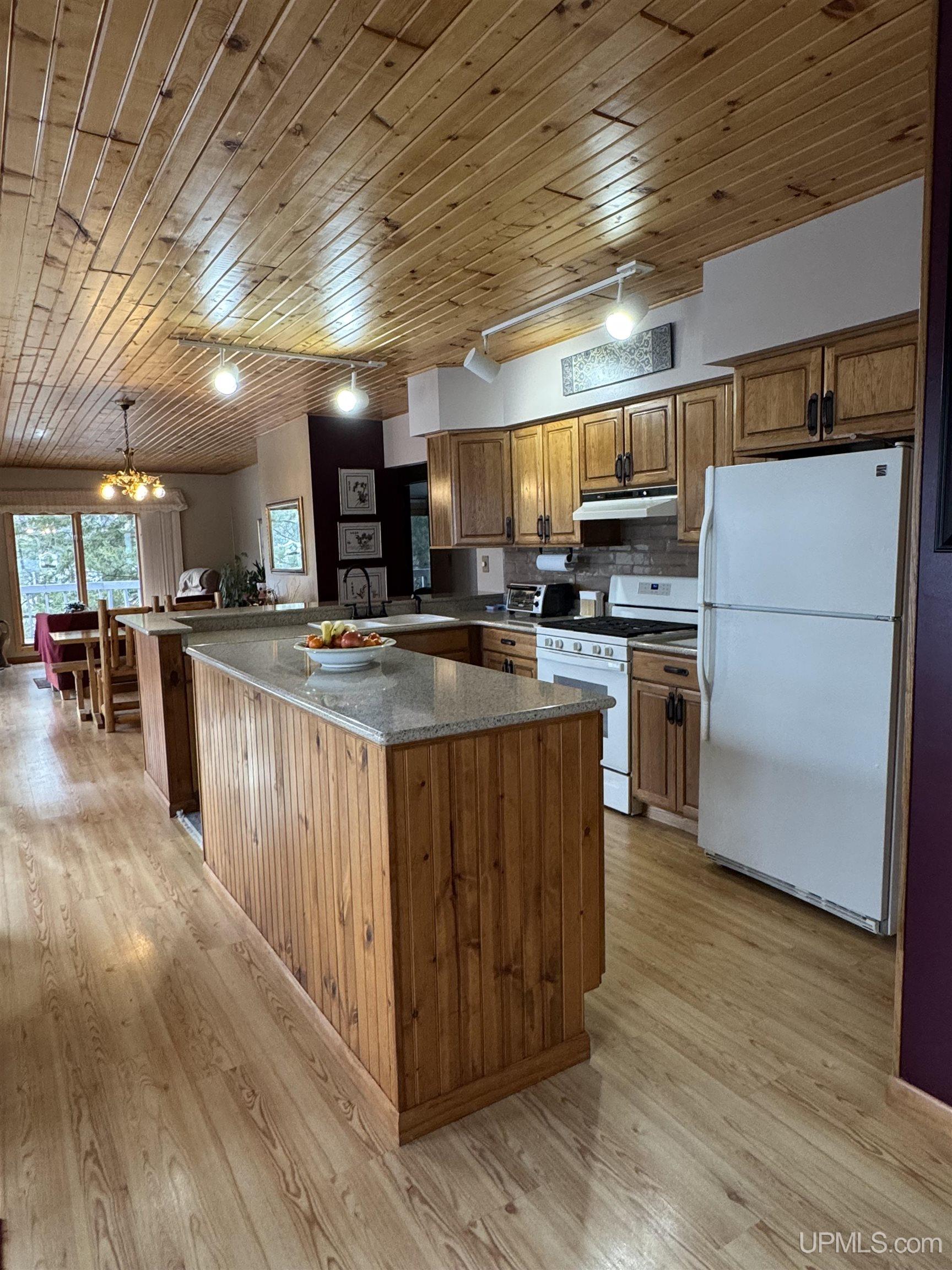 1683 Vivio Road Florence, WI 54121 - Photo 5 of 19 Gallery Image 5