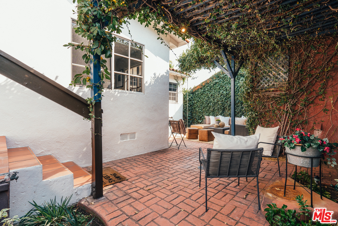 8060 Clinton Street Los Angeles, CA 90048 - Photo 5 of 8 a outdoor space with patio