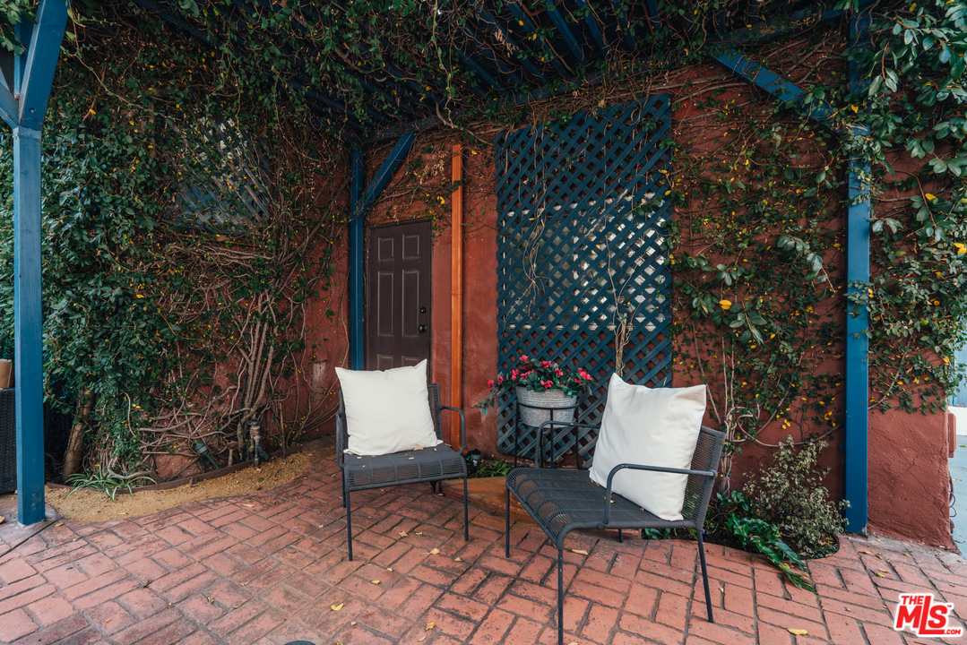 8060 Clinton Street Los Angeles, CA 90048 - Photo 6 of 8