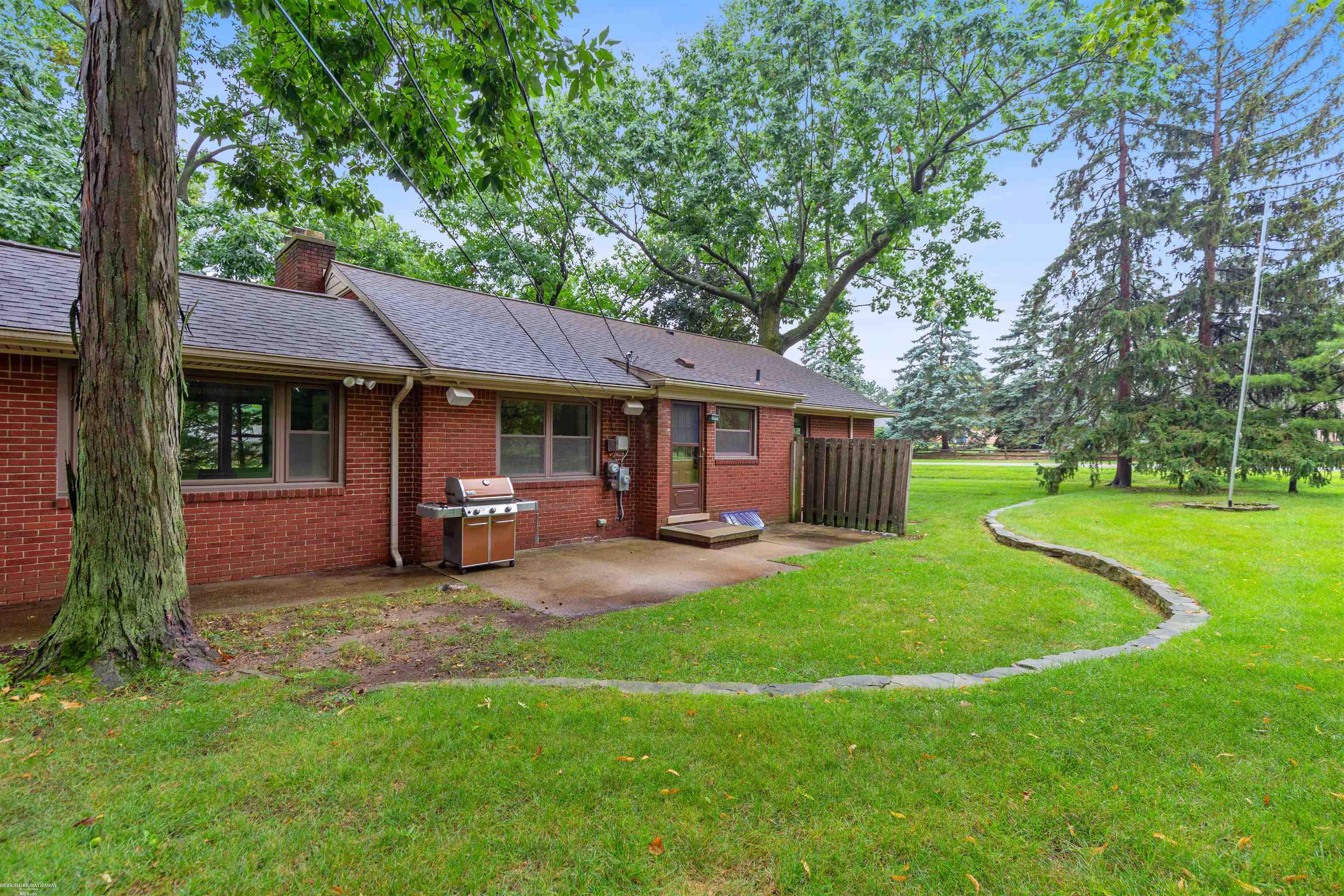 240 Montmorency Road Rochester Hills, MI 48307 - Photo 35 of 40
