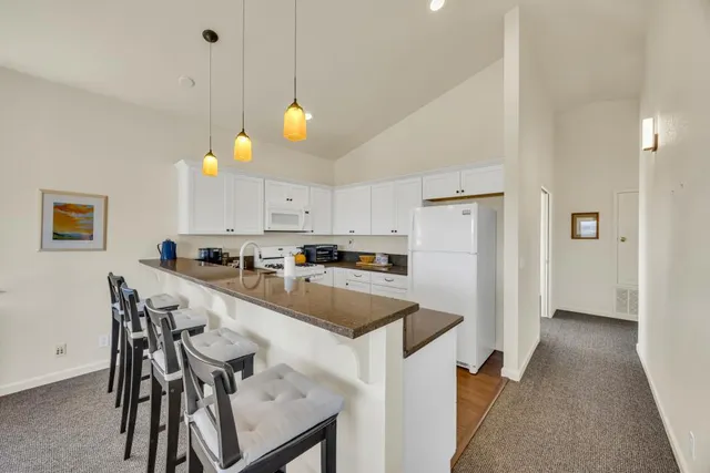 a view of a yard with a house