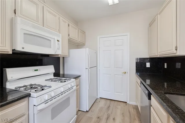 $1,200 | 7159 South Durango Drive, Unit 310, Las Vegas, NV 89113