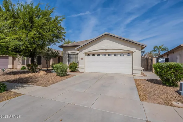 $2,250 | 4073 South Shady Court, Gilbert, AZ 85297