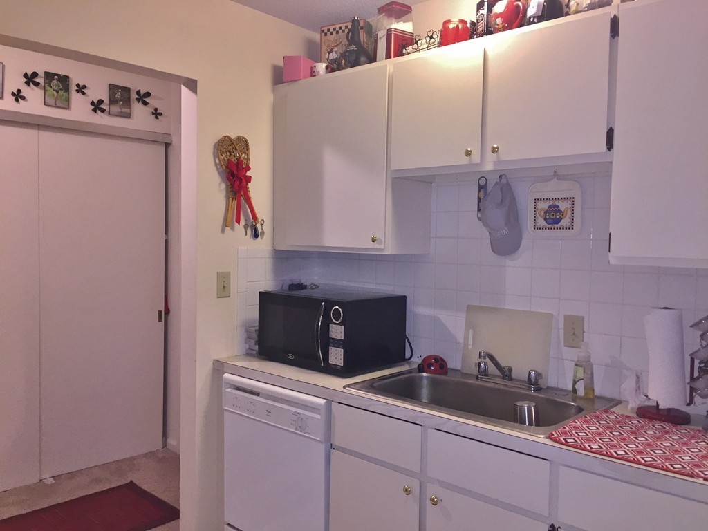 324 Russell Road, Unit 203 Westfield, MA 01085 - Photo 3 of 18 Gallery Image 3