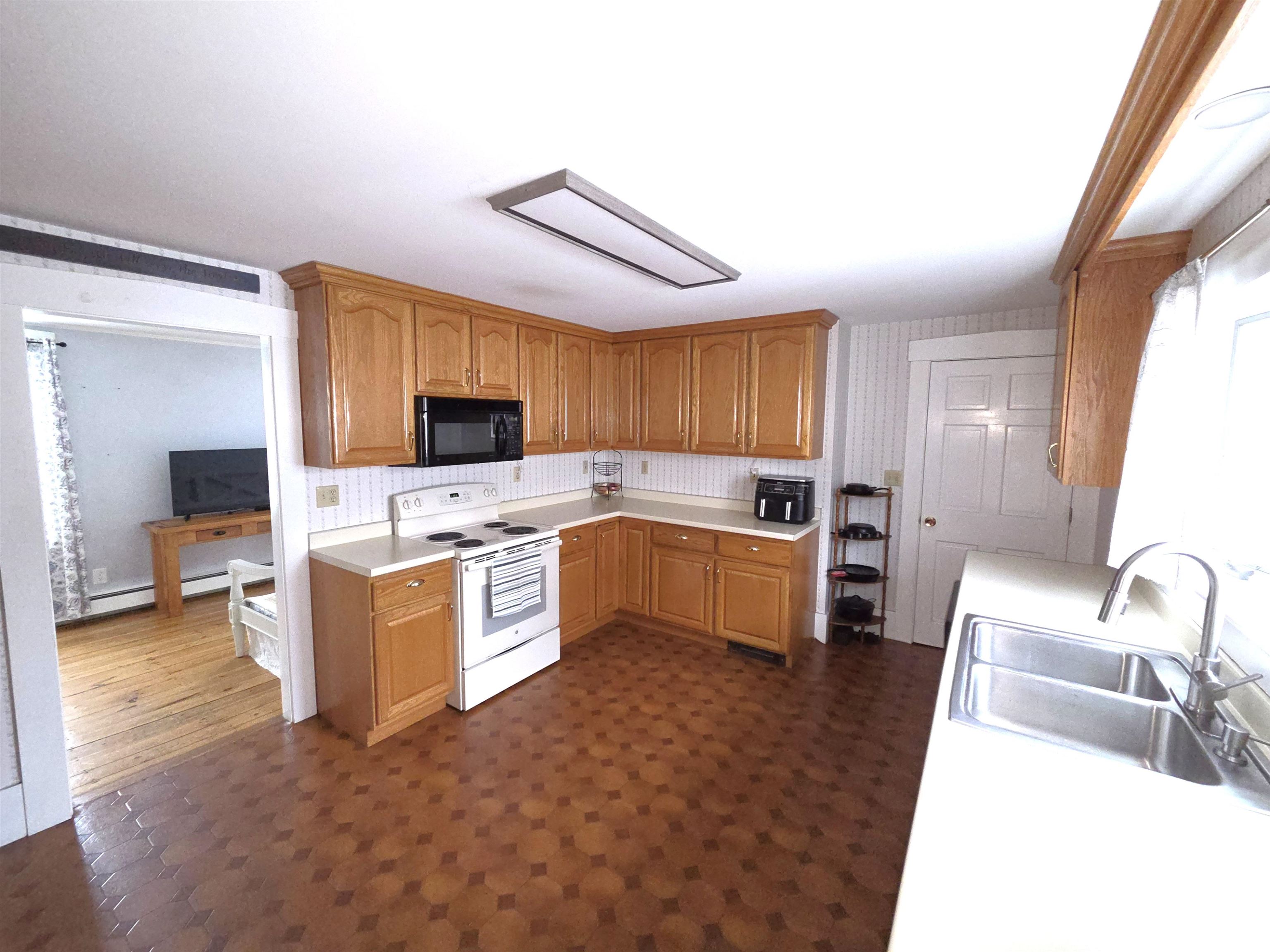 25 Pleasant Street Farmington, NH 03835 - Photo 9 of 41