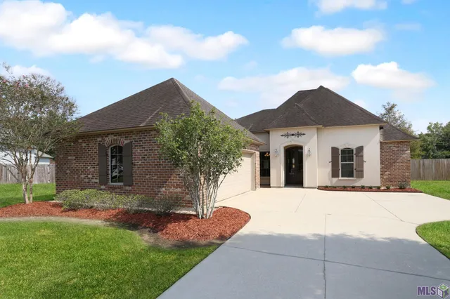 $399,000 | 16472 Orchard Way Drive, Prairieville, LA 70769