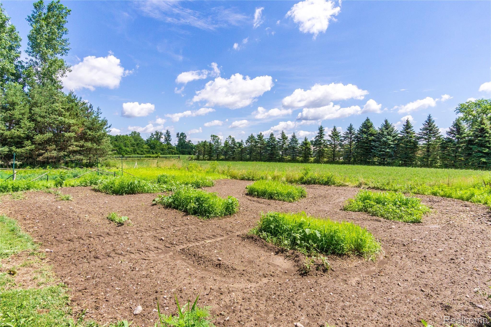 2013 East Baldwin Road Grand Blanc, MI 48439 - Photo 55 of 56 Exteriors 22.jpg