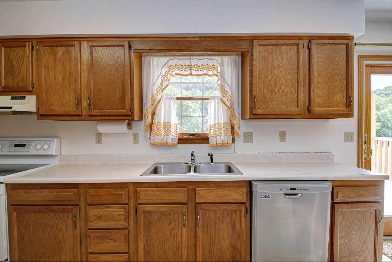 1724 Scott Depot Road Scott Depot, WV 25560 - Photo 13 of 32 Gallery Image 13