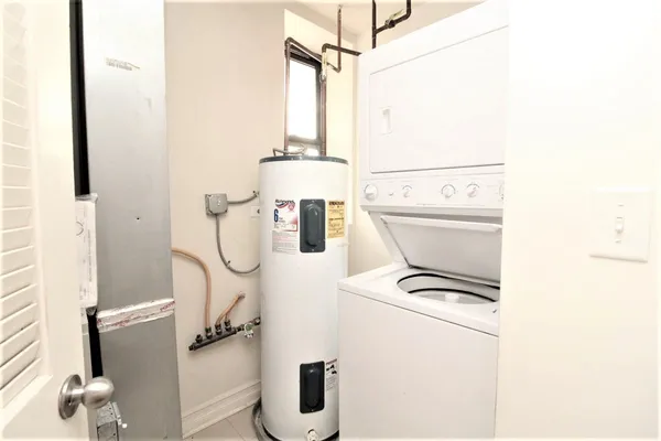 $2,400 | 4347 North Sawyer Avenue, Unit 1D, Chicago, IL 60618
