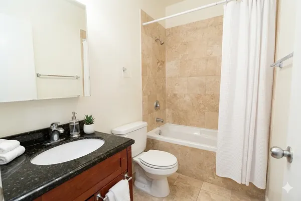$2,400 | 4347 North Sawyer Avenue, Unit 1D, Chicago, IL 60618