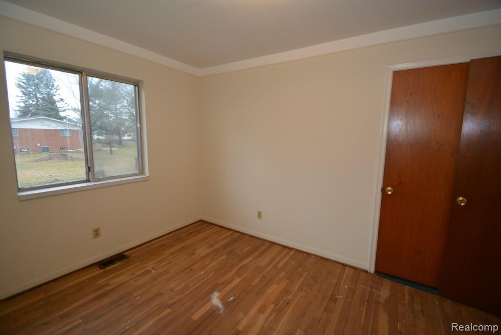 335 Coats Road Lake Orion, MI 48362 - Photo 33 of 48 335 Coats Rd Lake Orion (69).jpg
