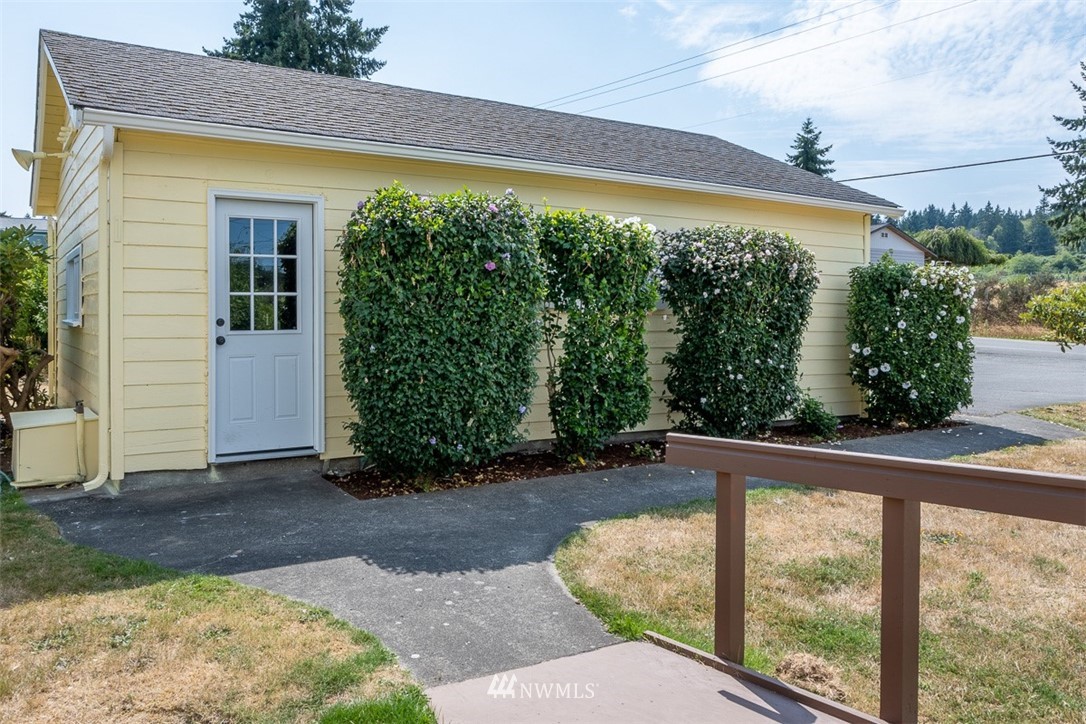 6605 Humphrey Road Clinton, WA 98236 - Photo 4 of 40 Gallery Image 4