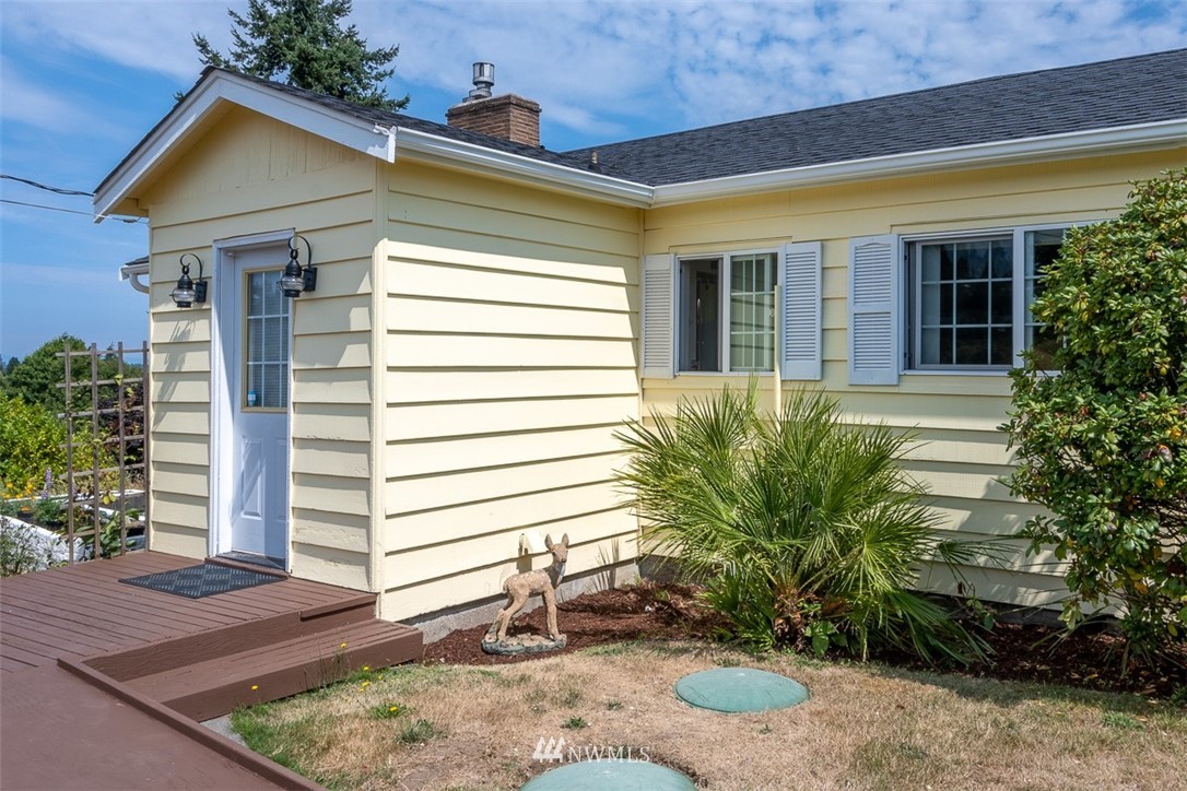 6605 Humphrey Road Clinton, WA 98236 - Photo 5 of 40 Gallery Image 5