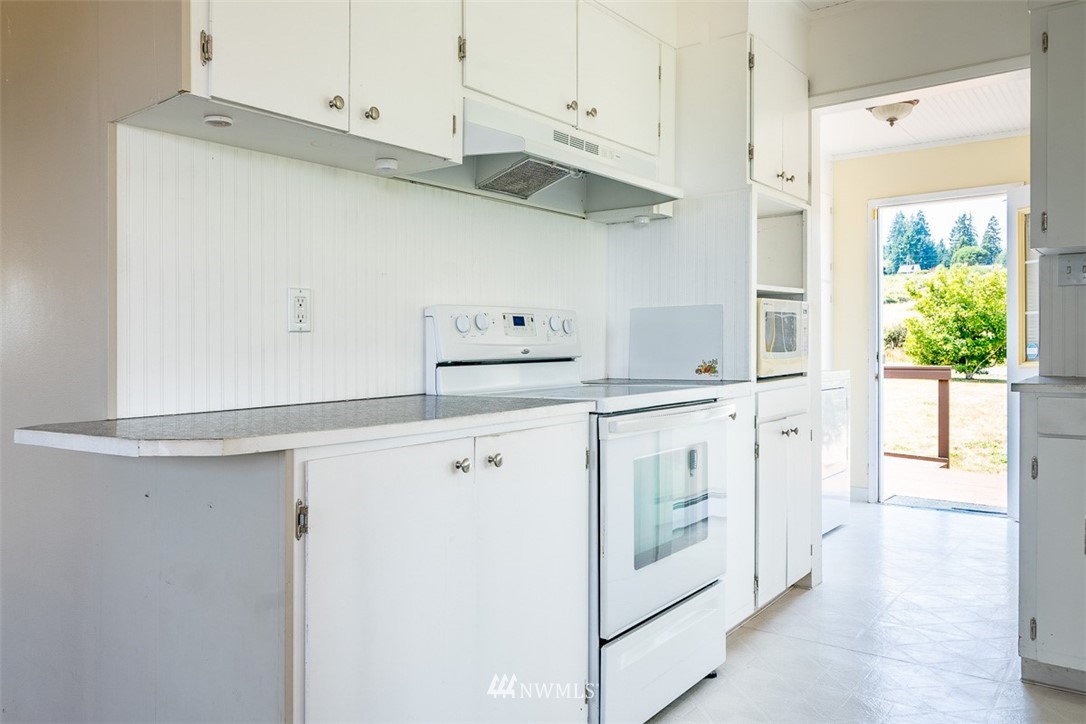 6605 Humphrey Road Clinton, WA 98236 - Photo 7 of 40 Gallery Image 7