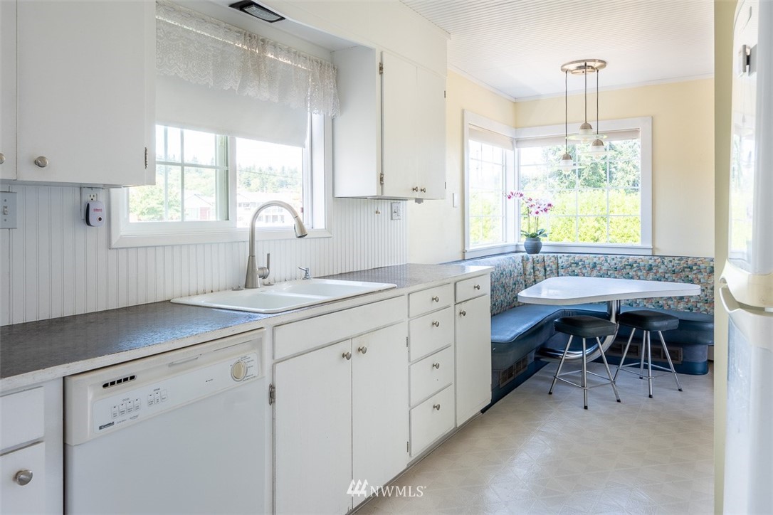 6605 Humphrey Road Clinton, WA 98236 - Photo 9 of 40 Gallery Image 9
