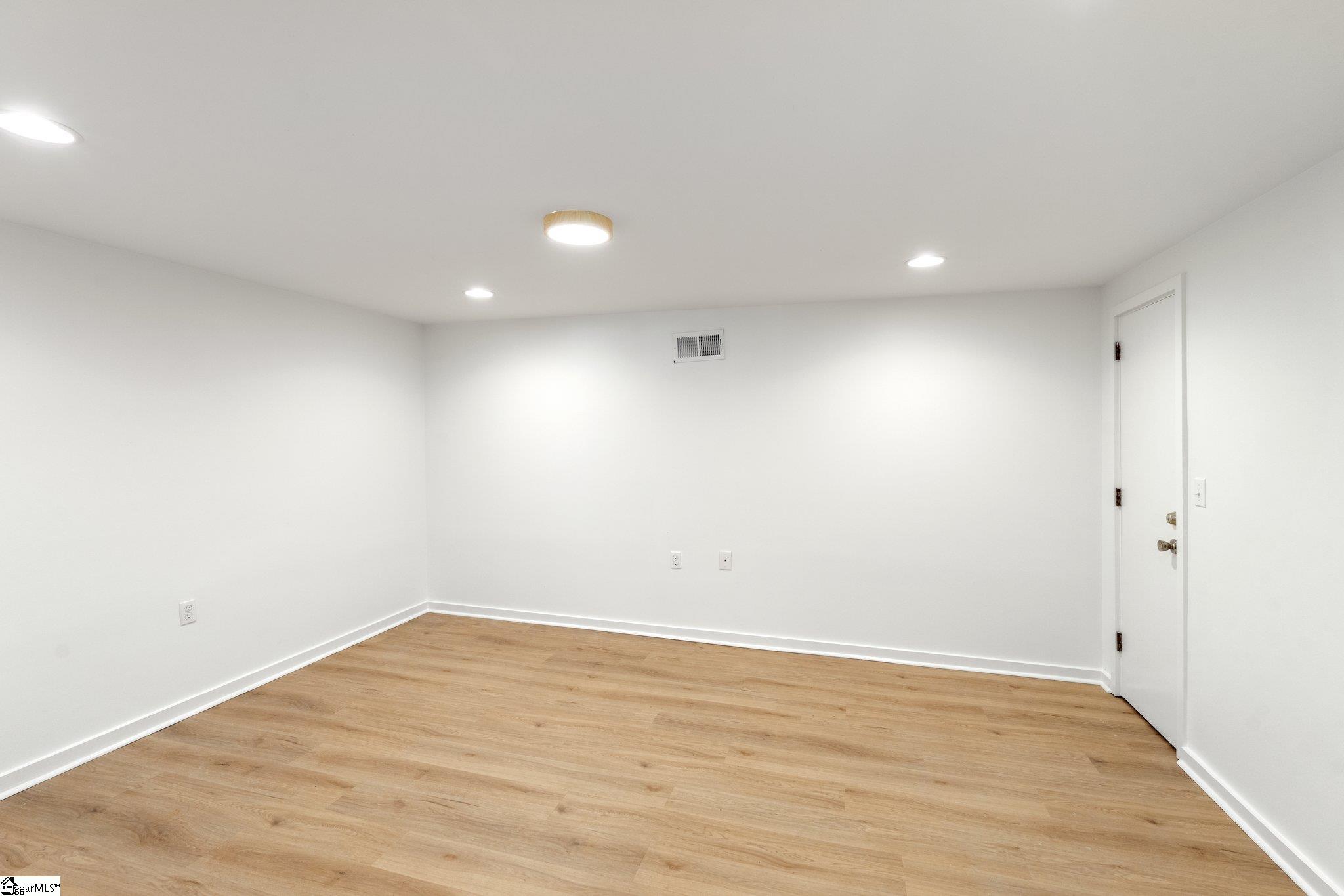 32 Normandy Road Greenville, SC 29615 - Photo 38 of 49 Gallery Image 38