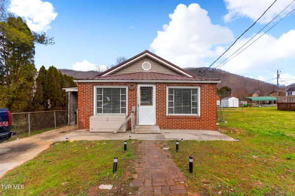 $119,000 | 409 Wood Avenue East, Big Stone Gap, VA 24219