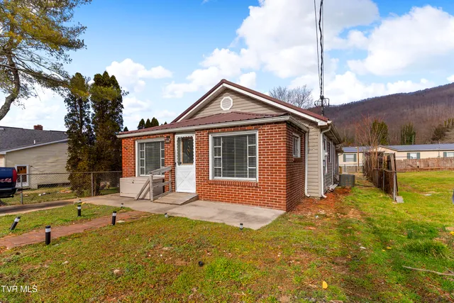 $119,000 | 409 Wood Avenue East, Big Stone Gap, VA 24219