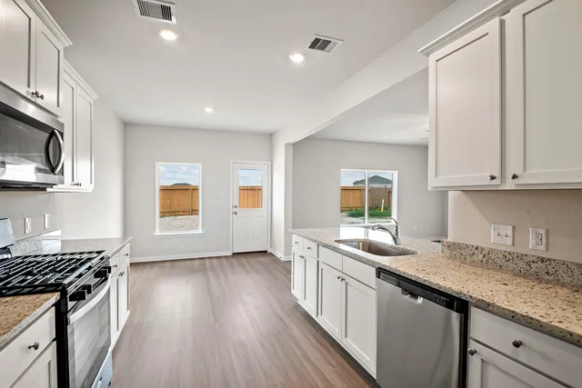 $300,900 | 329 Tejas Trail, Waller, TX 77484