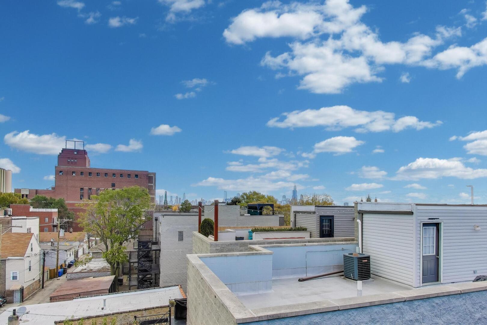 2456 West Cortez Street, Unit 3E Chicago, IL 60622 - Photo 41 of 46 a view of a terrace