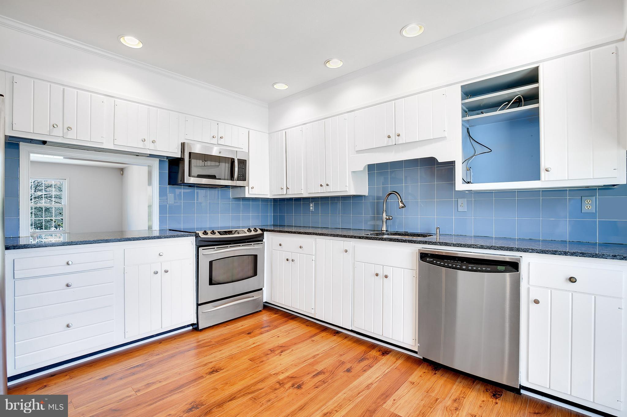 4823 Sangamore Road, Unit 11 Bethesda, MD 20816 - Photo 6 of 23 Kitchen